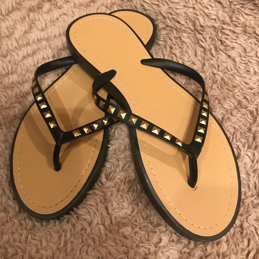 Women’s Flip Flops w/ Stud Accent